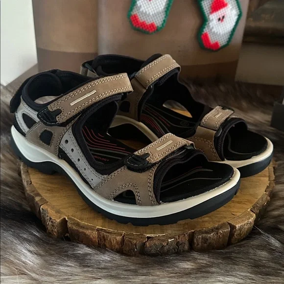 ECCO Offroad *NIB* Women's Nubuck Outdoor Sandal - Picture 3 of 12